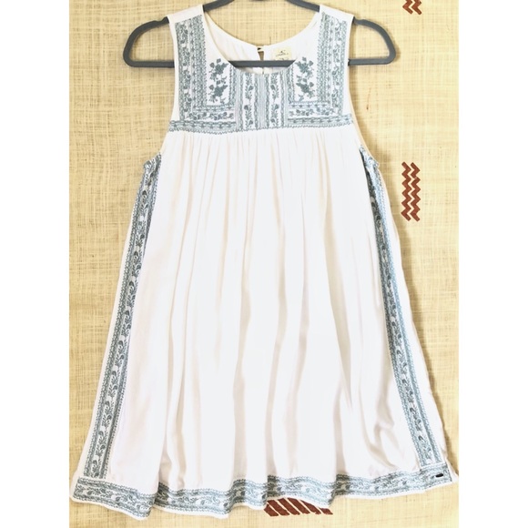 O'Neill Dresses & Skirts - O’Neil Mini Dress Sleeveless Embroidered Top White Blue Size Small